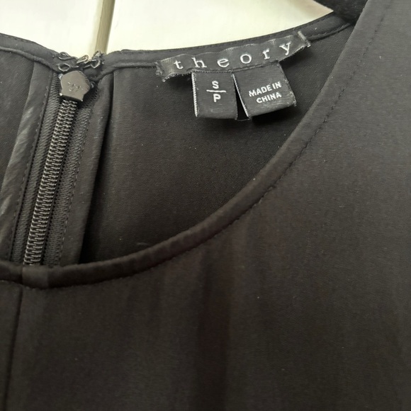 Theory 100% Silk Black Size Small Sleeveless Blouse Top Shirt Tunic Quiet Luxury - Picture 4 of 14